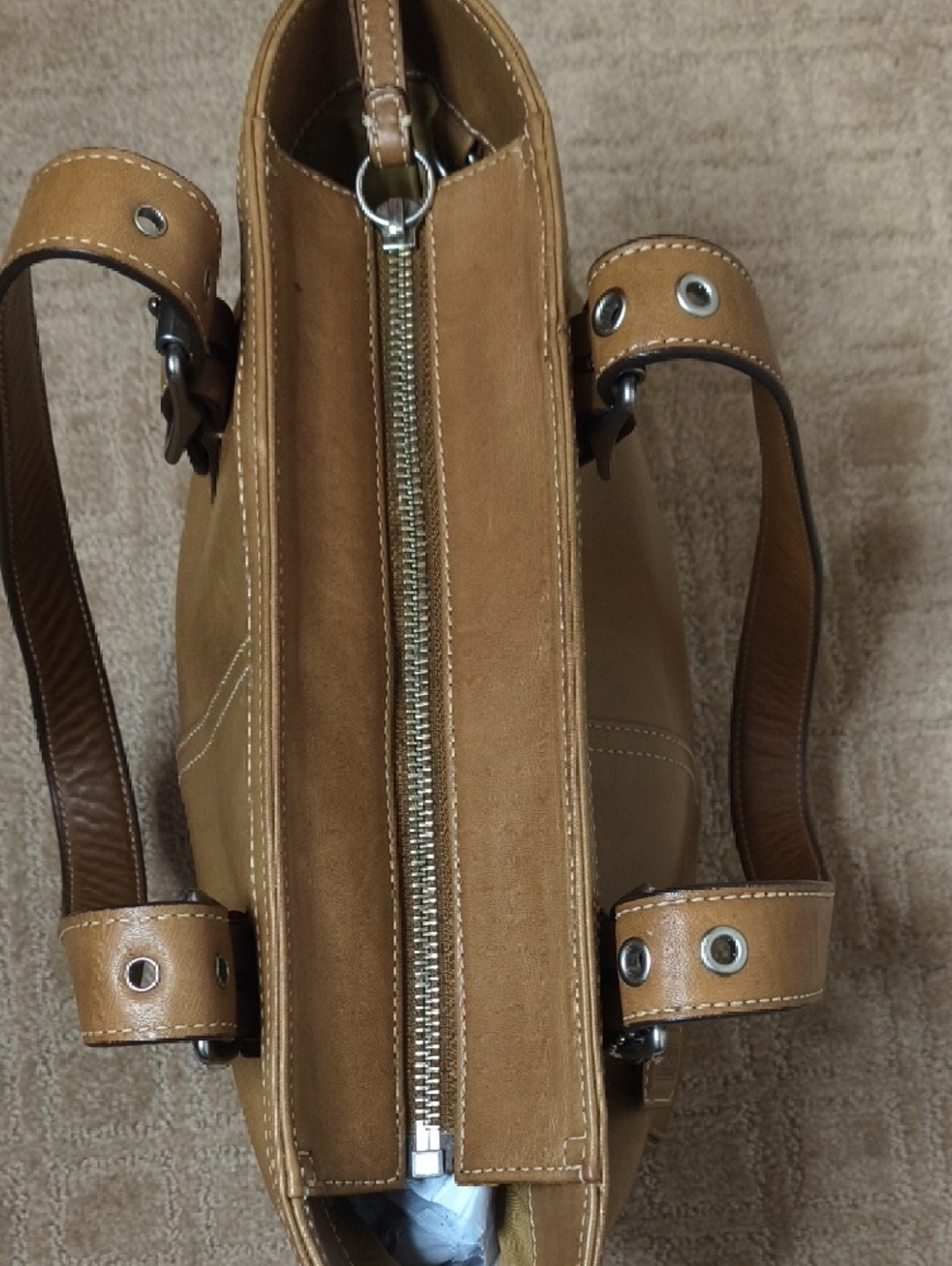 Vintage Coach Tan Leather Shoulder Tote with Silver Hardware - Picture 6 of 10